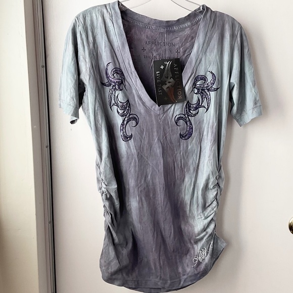 AFFLICTION Live Fast Ruched Sides Studs Detail V-Neck TEE NEW - Picture 2 of 16